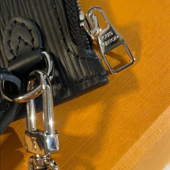 Brand NEW Louis Vuitton pouch - Picture 7 of 7